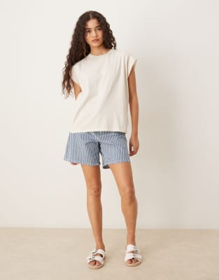 Scalpers Plain Skull Tee In Neutral