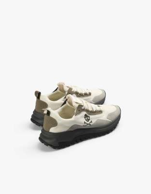 Route Sneakers In Off White