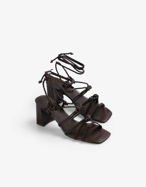 Scalpers - Sandalen met hak en gevlochten bandjes in donkerbruin