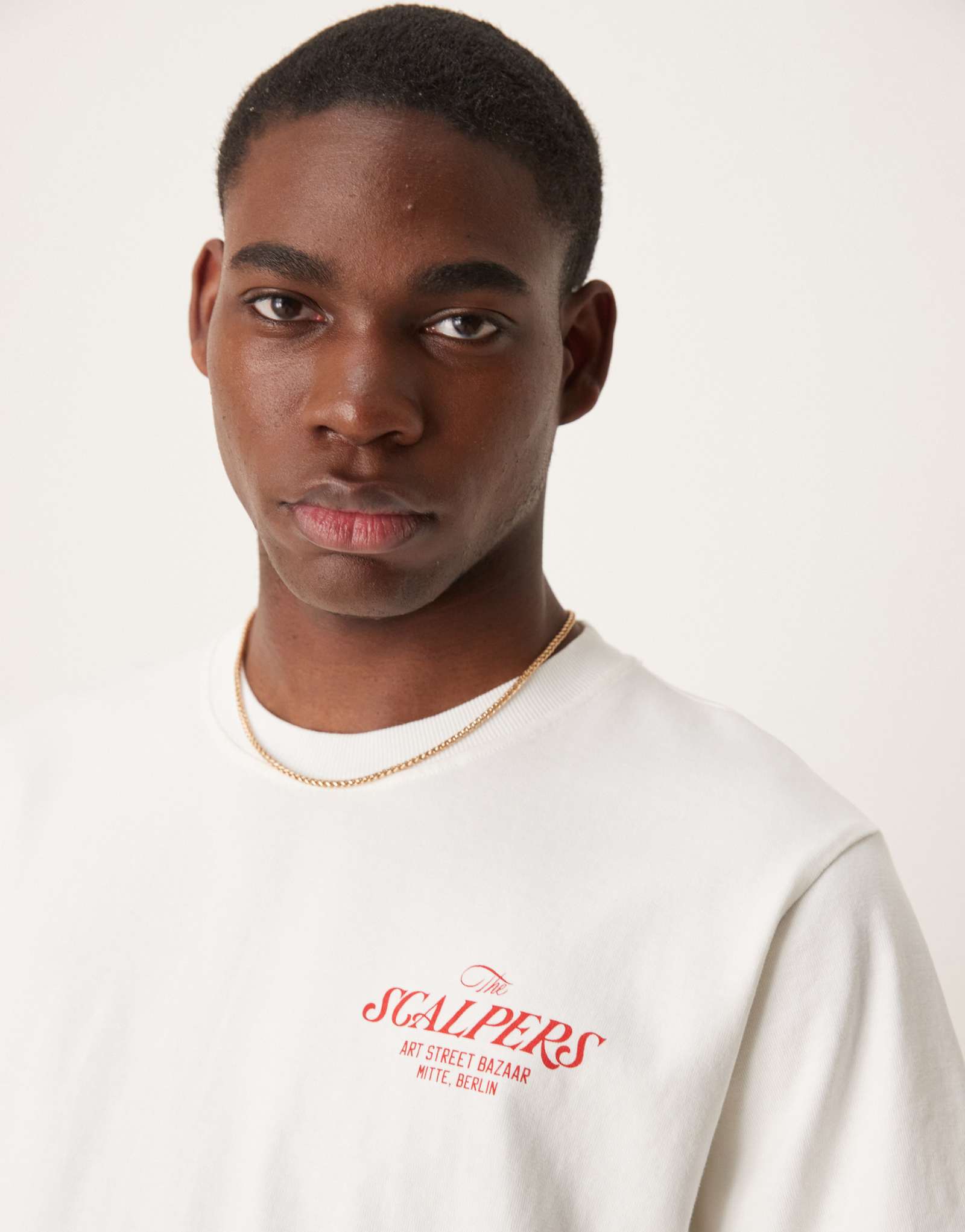 Футболка Scalpers Sc bazaar темно-белого цвета