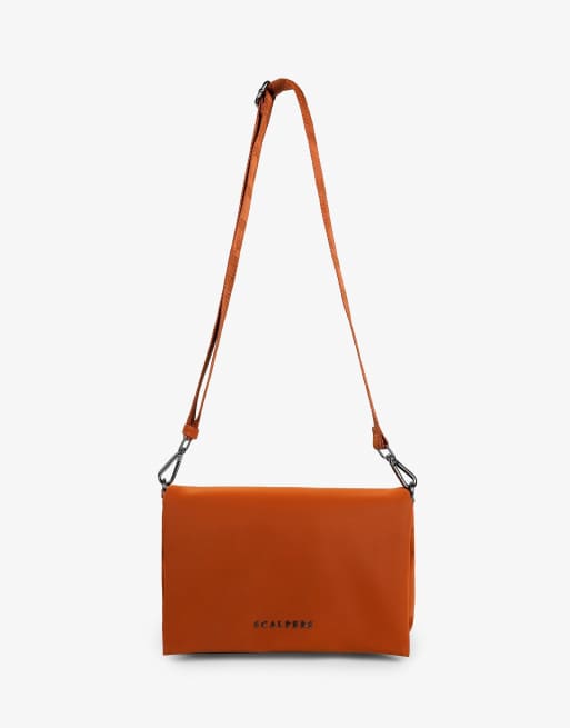 Scalpers - Schoudertas met flapsluiting in karamel