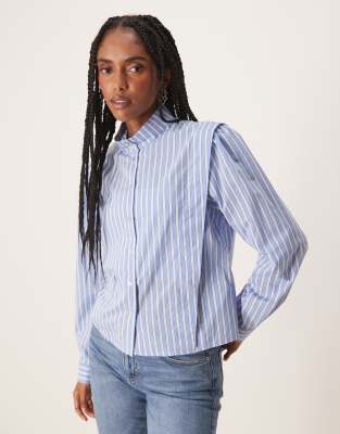 Shoul shirt in blue stripes