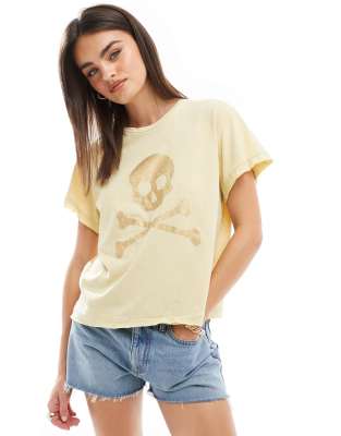 Scalpers - Skull - T-Shirt in Gold mit Totenkopf-Folienprint-Goldfarben