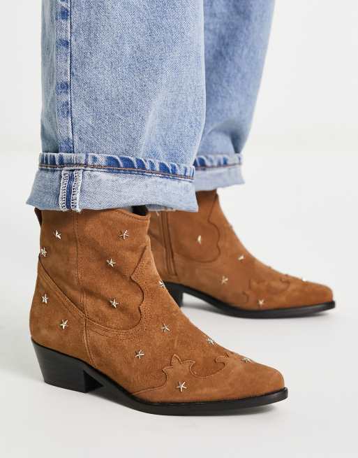 Scalpers – Stiefeletten aus Wildleder in Braun mit Sternverzierung