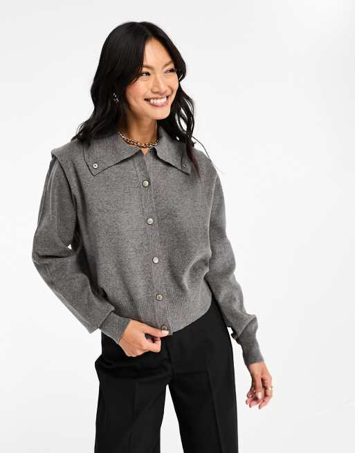 Scalpers – Strickjacke in Dunkelgrau mit Kragen und Knopfleiste