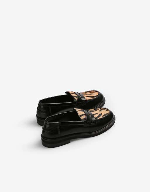 Scalpers – Zebra – Mokassins in Schwarz mit Tierfellprint