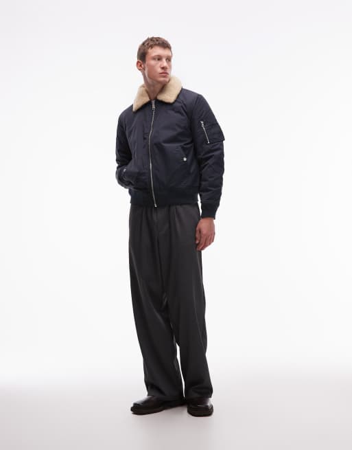 Schott - Giacca imbottita corta blu navy con colletto in pelliccia sintetica, tasca con zip e logo applicato, 3 di 5