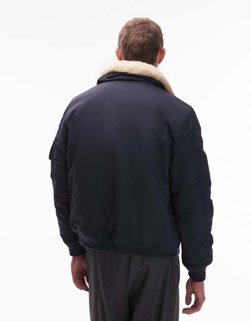 Schott - Giacca imbottita corta blu navy con colletto in pelliccia sintetica, tasca con zip e logo applicato, 4 di 5