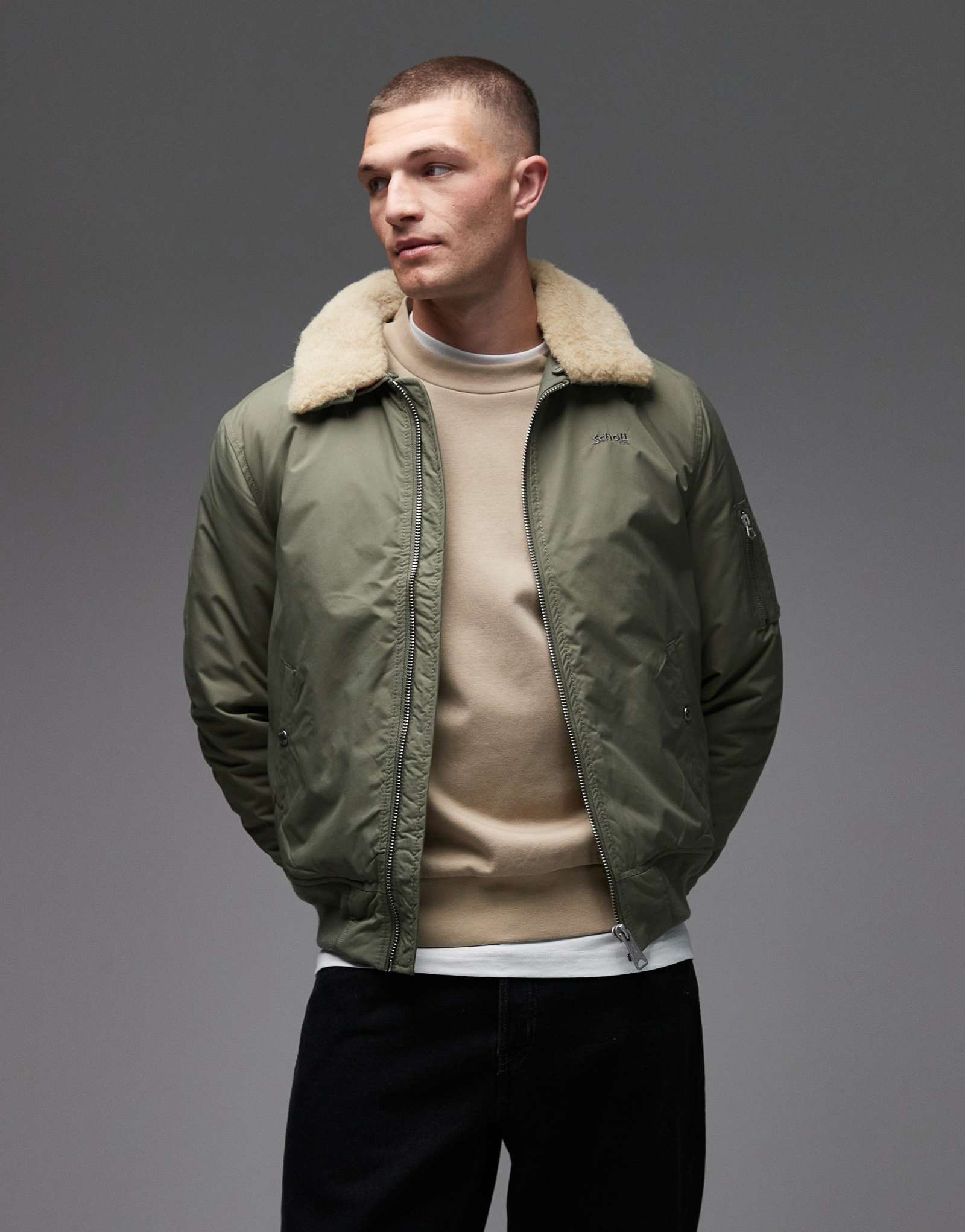 Укороченная куртка на подкладке с накладным карманом на молнии с логотипом Schott и воротником из искусственного меха темно-серого/бежевого цвета