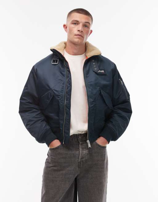 Schott – Wattierte Cropped Jacke in Marineblau mit Logo-Aufnäher, Schnallendetail, Reißverschlusstaschen und Kunstpelzkragen