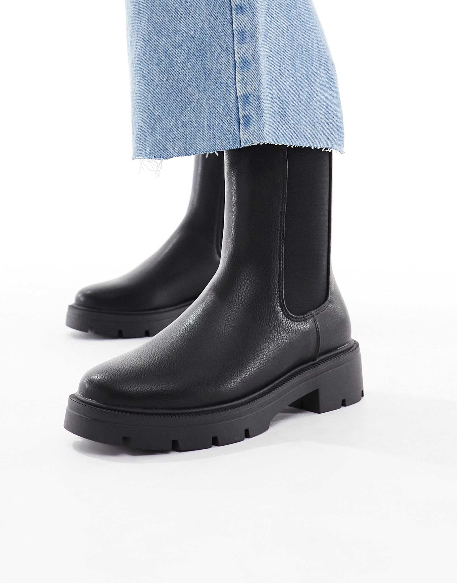 schuh abbie chunky chelsea boots in black