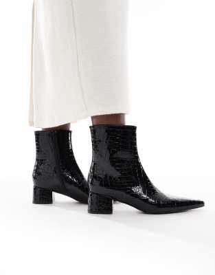 schuh - Absatzstiefel in Kroko-Schwarz mit dicker Sohle