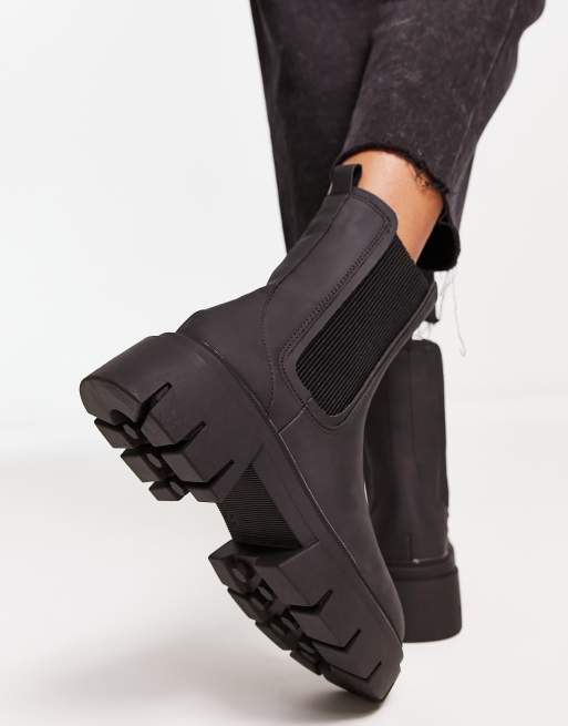 schuh – Amaya – Wadenhohe Stiefel in Schwarz mit zweigeteilter, dicker Sohle , 3 von 4