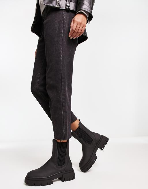 schuh – Amaya – Wadenhohe Stiefel in Schwarz mit zweigeteilter, dicker Sohle , 4 von 4