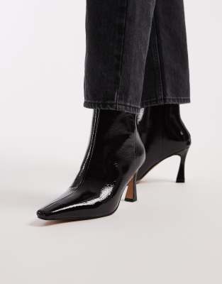 schuh - Ankle-Boots in Lackoptik in Burgunderrot mit mittelhohem Absatz