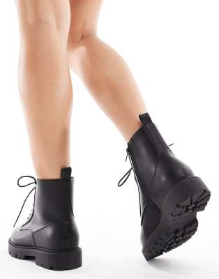 Schuh Asher Chunky Lace Up Boots In Black