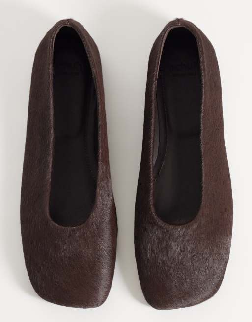 Schuh bailarinas cuadradas con pelo sintético efecto vaca en marrón, 2 de 4