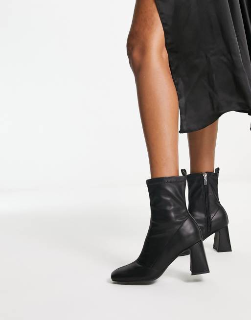 schuh Bella Sock Boots in Schwarz mit Absatz ASOS
