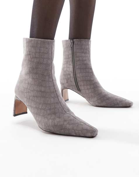 schuh – Bethal – Szare botki na kaczuszce z noskami w szpic we wzór skóry krokodyla - view 1