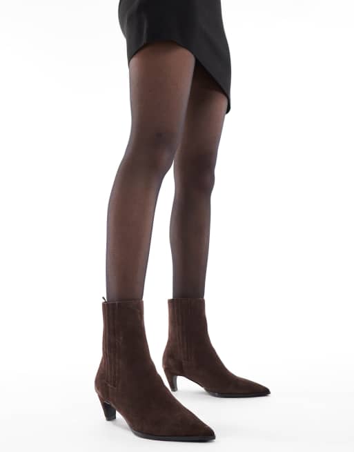 schuh - Betsy - Enkellaarsjes met kitten hakken in chocoladebruin suède, 2 van 4