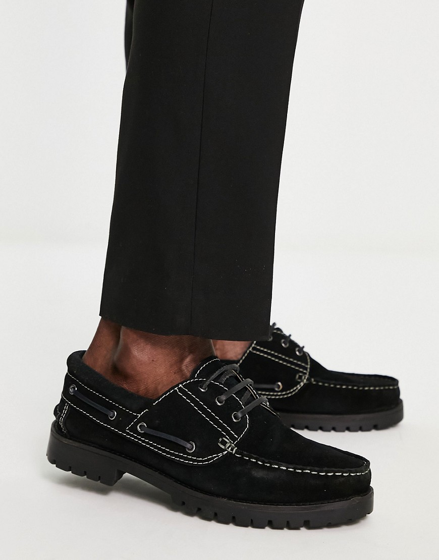 boat shoes in black suede
