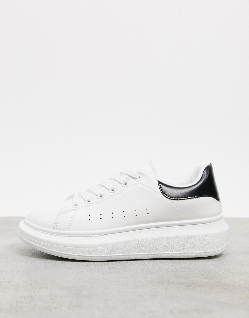 Schuh - Breezy - Sneakers met plateauzool en veters met zwarte rand achter in wit
