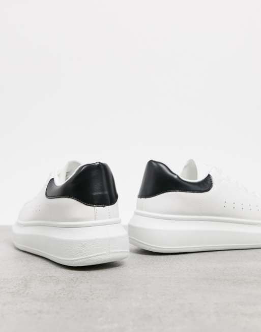 Witte sneakers best sale met zwarte achterkant