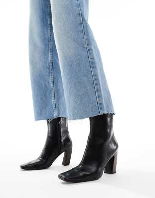 Schuh Bryson Curved Heel Mid Ankle Boots In Black