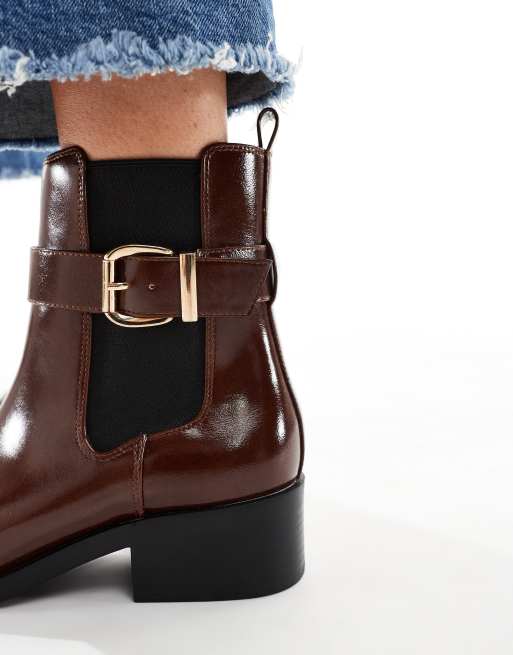 schuh - Cadie - Chelsea boots met gesp en hak in bruin, 3 van 4