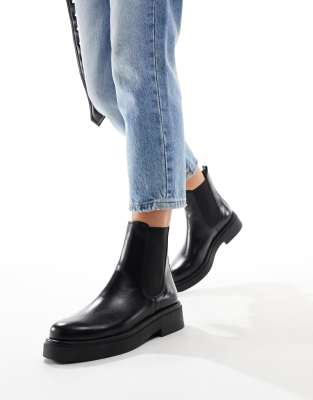 Schuh Camille Ankle Boots In Black