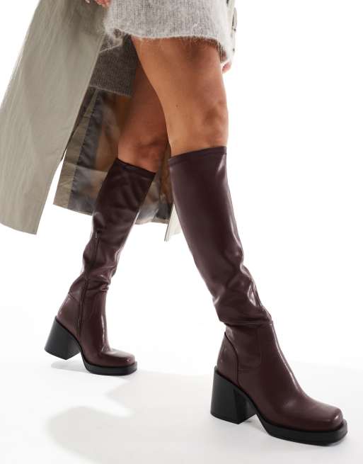 Schuh – Danielle – Kozaki w kolorze czerwonego wina na obcasie klockowym