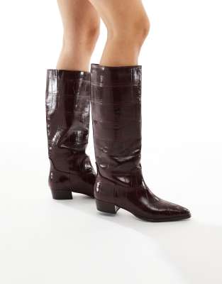 Schuh - Danika - Kniehohe Stiefel in Kroko-Burgunderrot
