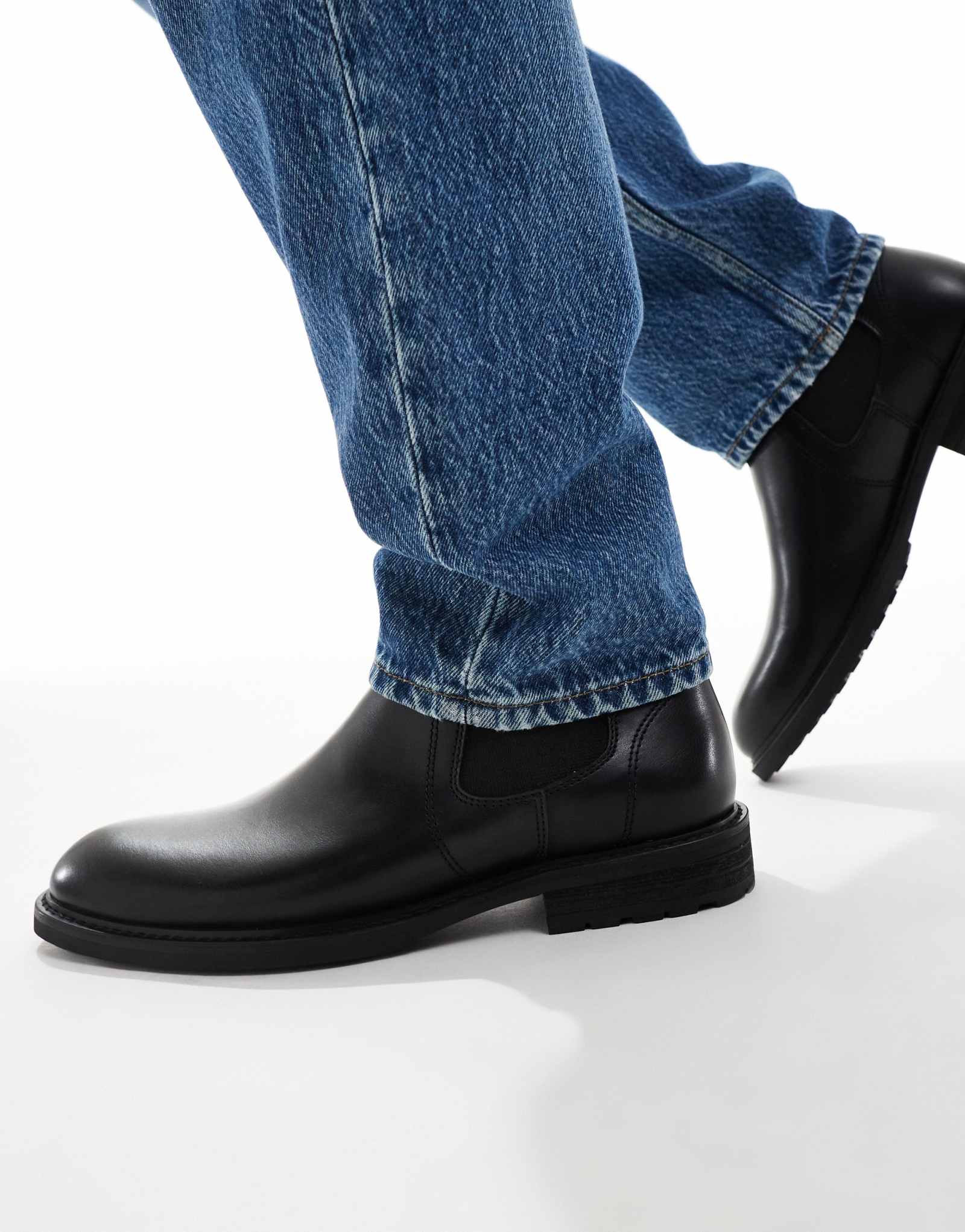 черные ботинки 