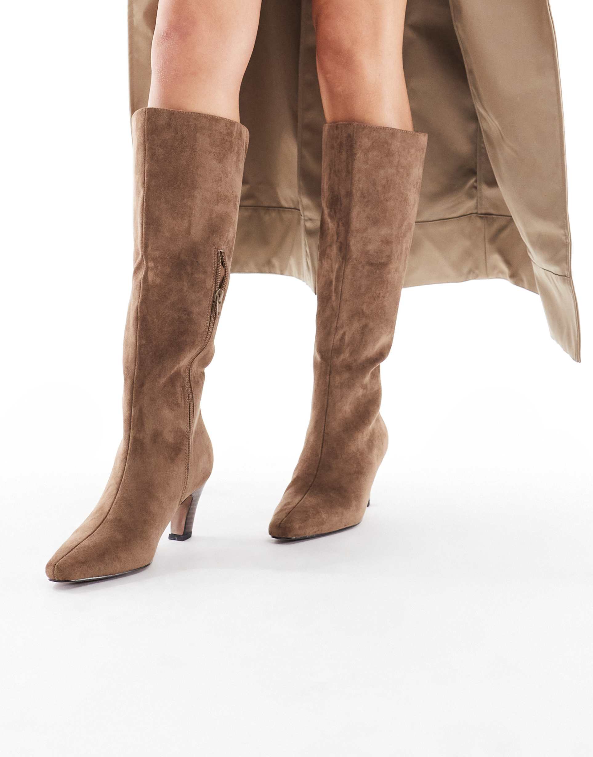 schuh delia kitten heel knee boots in moccha suedette