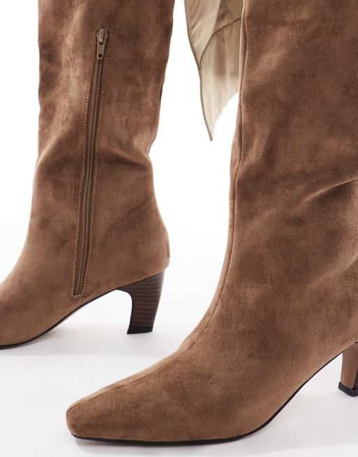schuh - Delia - Knielaarzen met kitten hakken in mokka suedine, 3 van 4