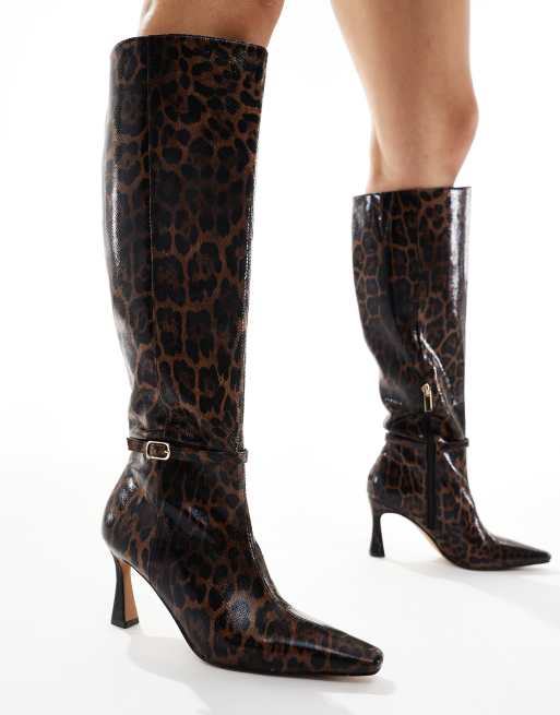 Schuh - Demi - Knielaarzen met puntige neus en hak in luipaardprint, 3 van 4