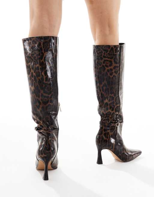 Schuh - Demi - Knielaarzen met puntige neus en hak in luipaardprint, 4 van 4