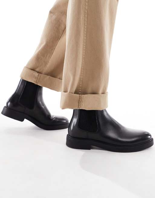 schuh - Dice - Leren chelsea boots met ronde neus in zwart