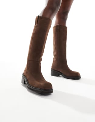 schuh - Doria - Reitstiefel aus Nubuk-Wildleder mit eckiger Zehenpartie und dicker Sohle-Brown