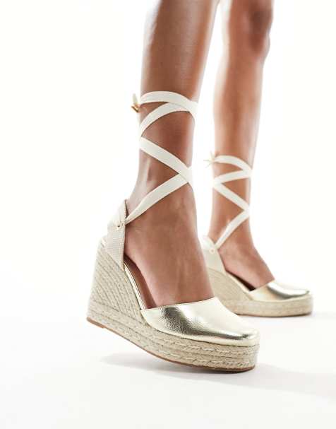 schuh – Guldfärgade espadrillos med kilklack och täckt tå - view 1