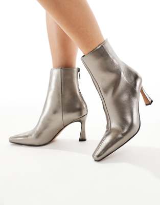  heeled mid ankle botos in pewter