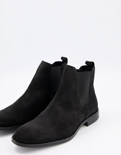 schuh khan chelsea boots in black suede
