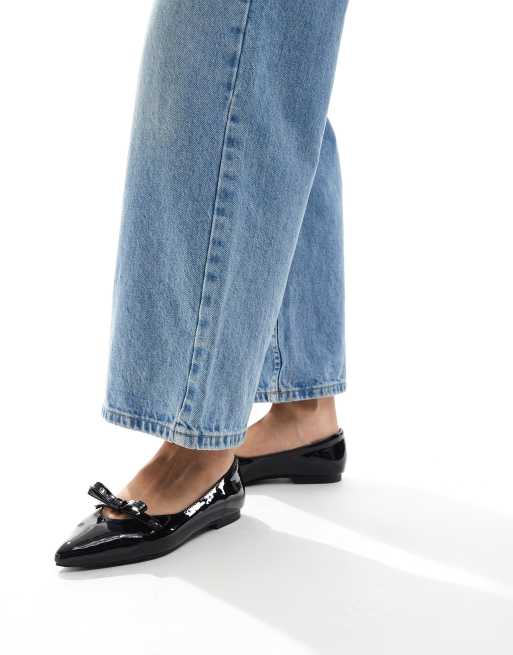 schuh Larisa bow pointed toe ballet flats in black patent, 4 of 4