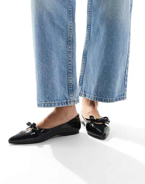 schuh - Larisa - Sorte ballerinaer med spids tå, sløjfe og lak-finish - view 1