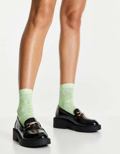 schuh – Lazarus – Flache Loafer in Schwarz mit dicker Sohle und goldener Verzierung, 2 von 4