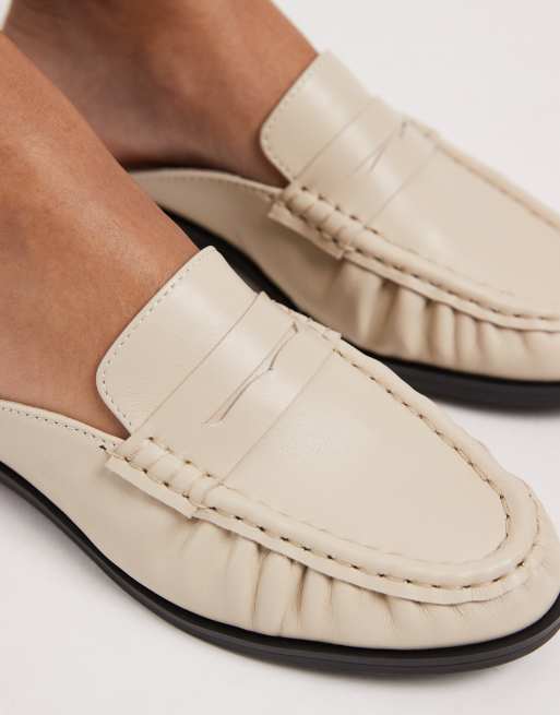 Schuh Leeds rouched mule loafer in white leather, 3 of 4