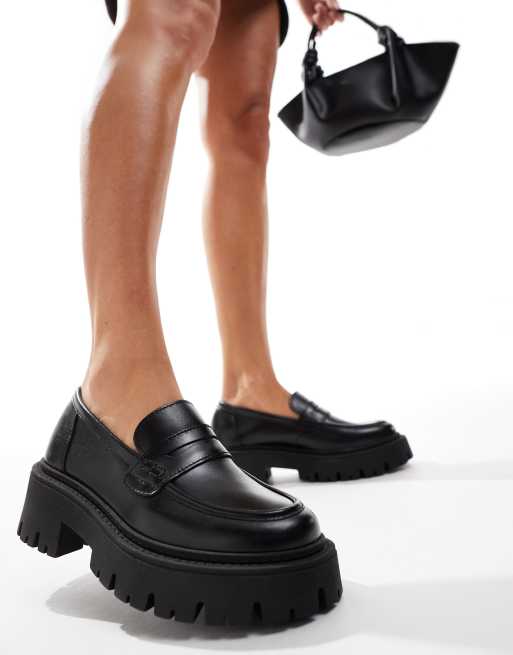 schuh – Lennox – Czarne skórzane loafersy na grubej podeszwie