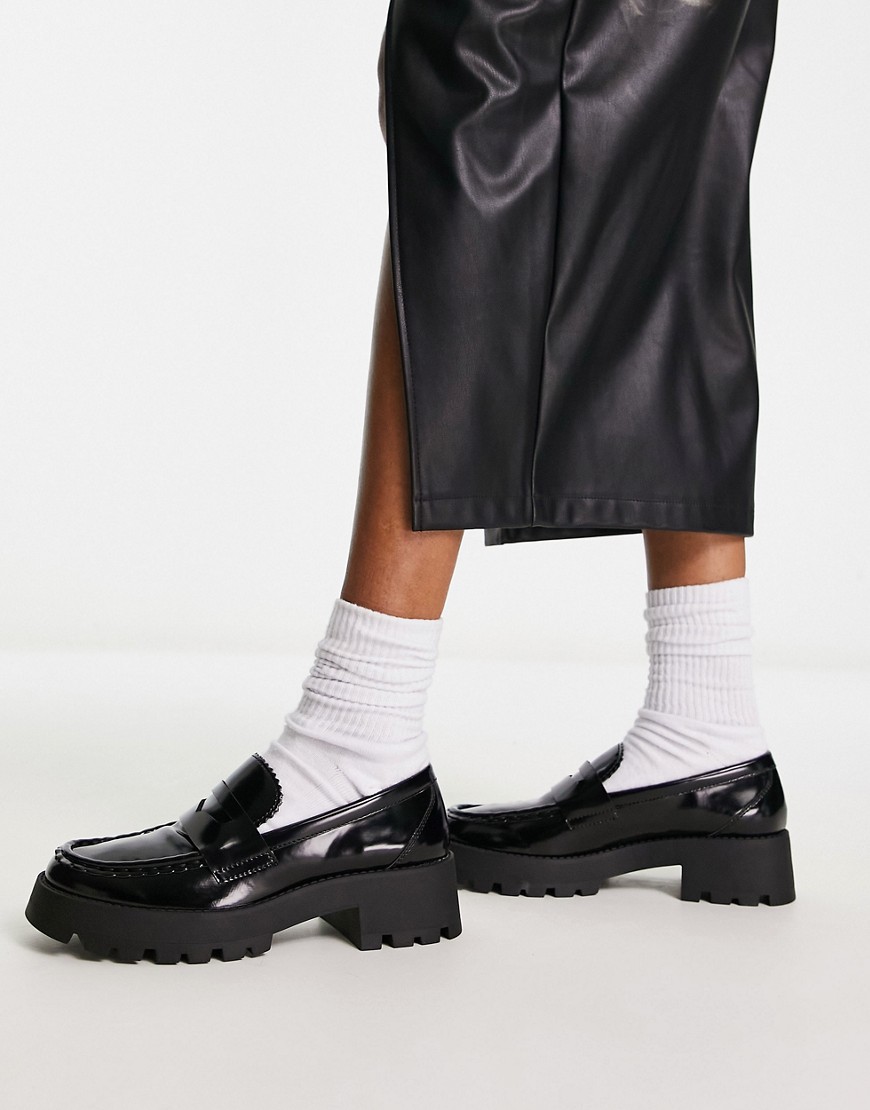schuh Levi chunky loafer in black