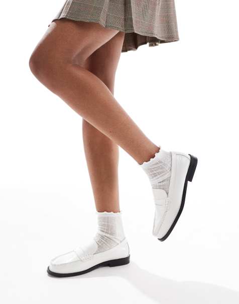 schuh – Lillian – Vita penny-loafers i krinklat läder - view 1
