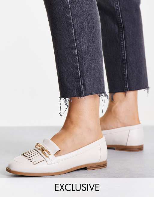 schuh Lillianna kiltie flat shoes in off white